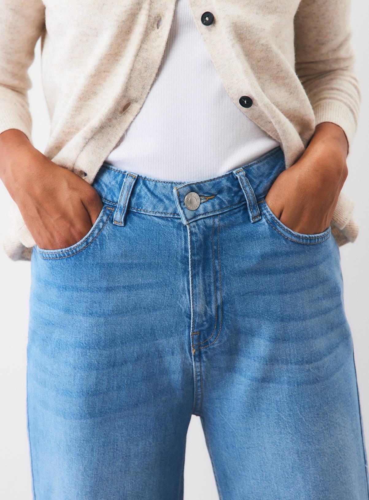 Mid Blue Wash Wide Leg Jeans 20L - Image 3